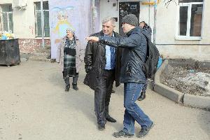 Михаил Закомалдин встретился с уфимцами, которые жаловались на антисанитарные условия проживания Город Уфа 3.jpg