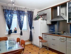 Двухкомнатные квартиры посуточно в Уфе, на ночь, на длительный срок не дорого						  						  						  	 Город Уфа кухня.jpg