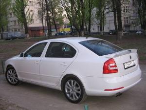 Skoda Octavia RS: самолет с багажником для слона Город Уфа 02.jpg